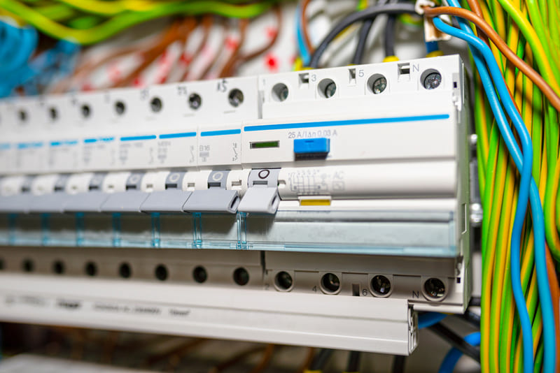 RCCB là gì? Cấu tạo, tác dụng và nguyên lý làm việc rccb la gi