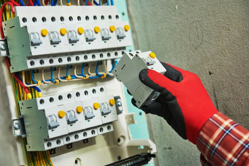 RCCB là gì? Cấu tạo, tác dụng và nguyên lý làm việc rccb la gi