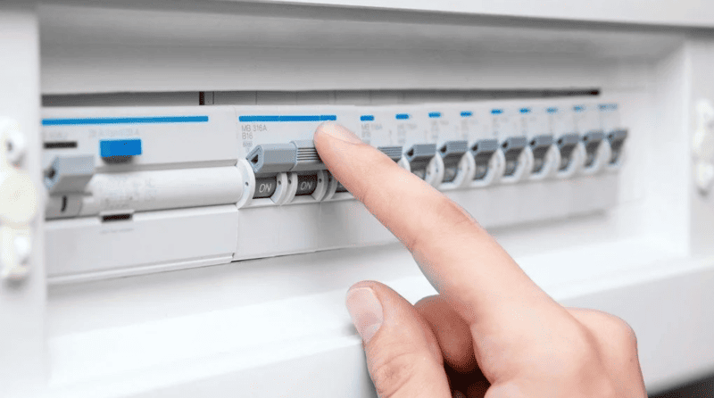 Aptomat bị nhảy: Tìm nguyên nhân và hướng khắc phục aptomat-bi-nhay