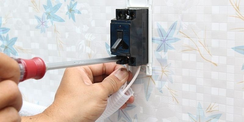 Bình nóng lạnh nhảy aptomat: 7 nguyên nhân và cách xử lý aptomat binh nong lanh bi nhay khac phuc