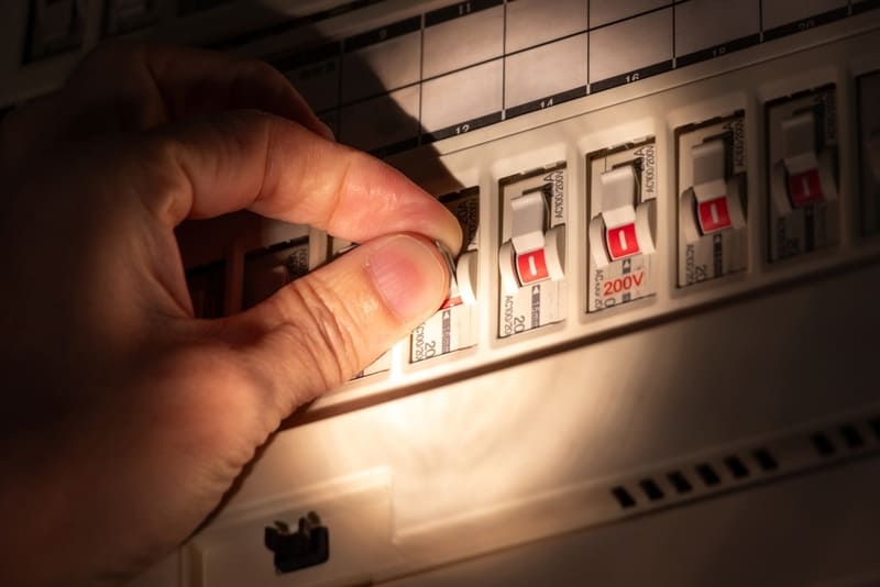 Aptomat bị nhảy: Tìm nguyên nhân và hướng khắc phục aptomat-nhay-ve-dem