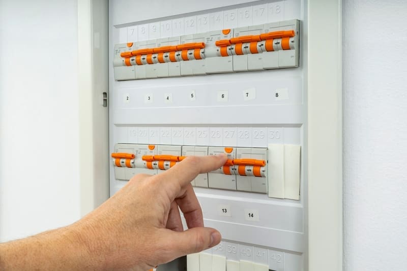 Aptomat thỉnh thoảng bị nhảy: Hướng dẫn khắc phục aptomat thinh thoang bi nhay