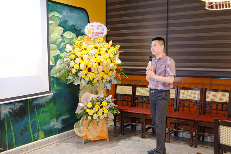 anh giam doc sang lap etinco