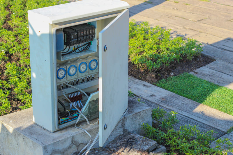 tu-dien-chieu-sang-ngoai-troi